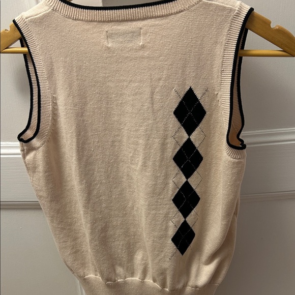 Sport Haley Cream V-Neck Sweater Vest - Picture 5 of 10